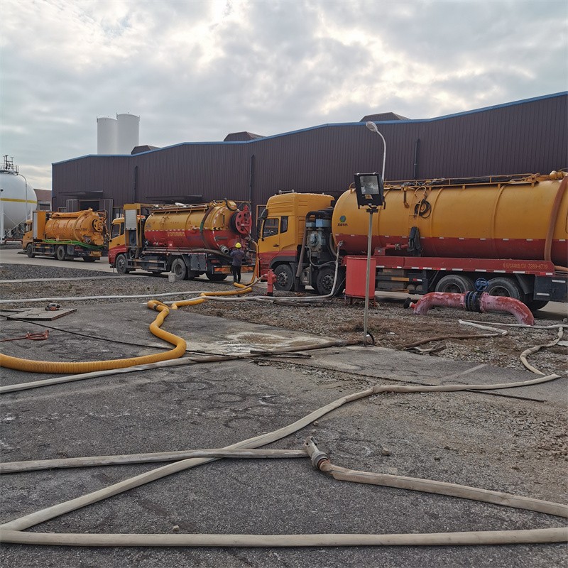 孟连污水池清理